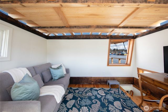 1080 W Ewing Place #E1, Seattle, WA 98119