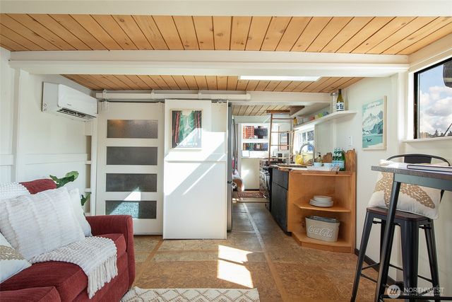 1080 W Ewing Place #E1, Seattle, WA 98119