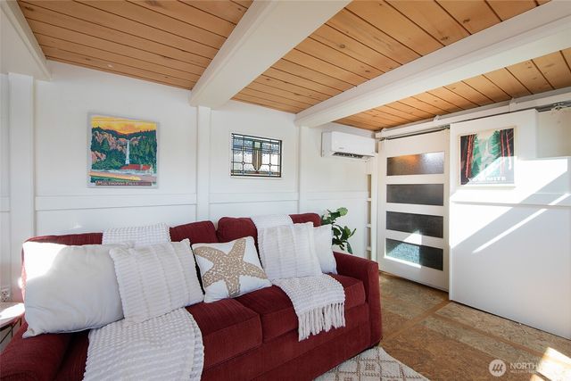 1080 W Ewing Place #E1, Seattle, WA 98119