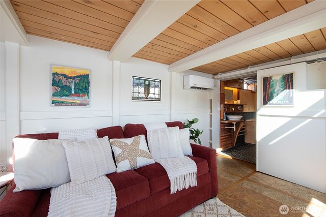 1080 W Ewing Place #E1, Seattle, WA 98119