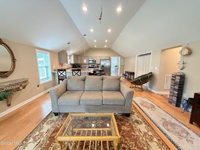 76 Spring Street, Cambridge, NY 12816