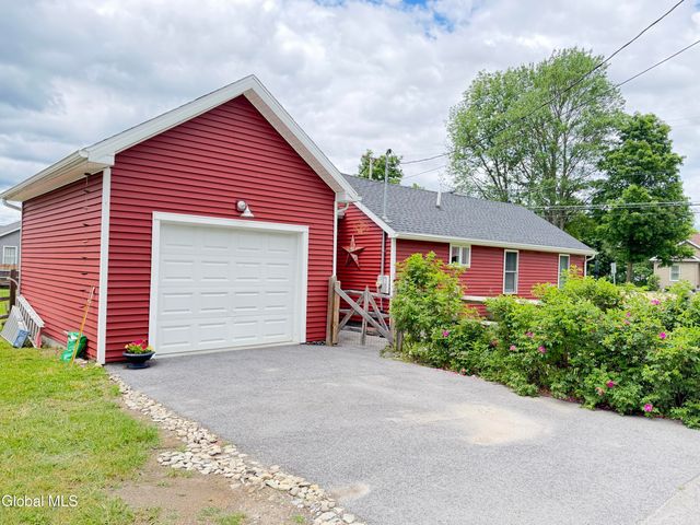 76 Spring Street, Cambridge, NY 12816