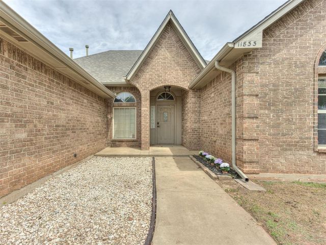 11833 SW 17th Street, Yukon, OK 73099