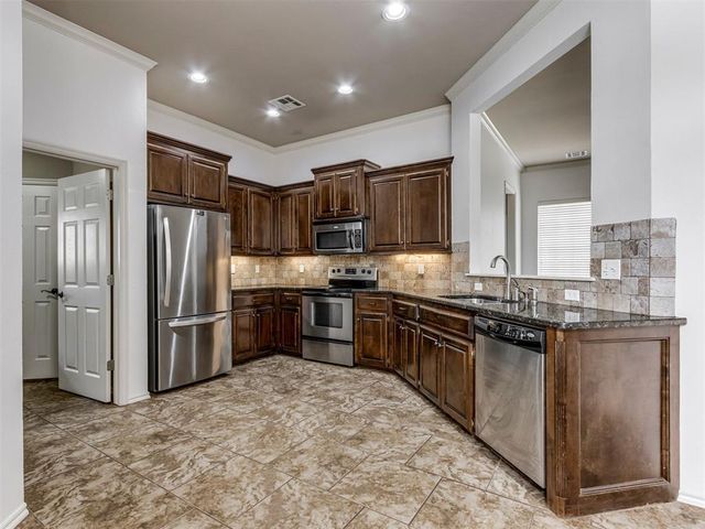 11833 SW 17th Street, Yukon, OK 73099
