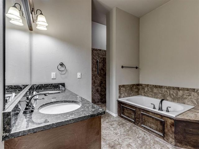 11833 SW 17th Street, Yukon, OK 73099