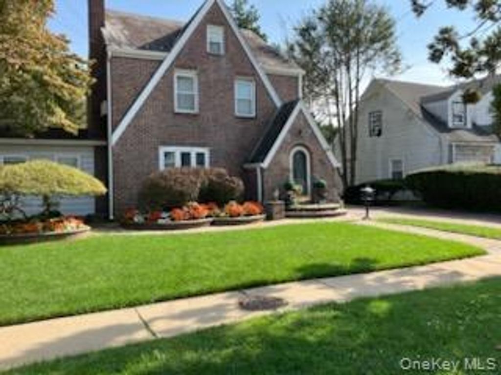 206 Belmont Parkway, Hempstead, NY 11550