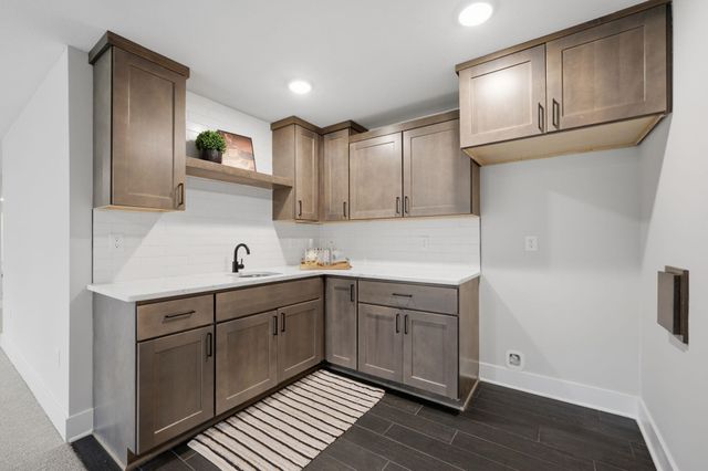 8231 E Summerside Pl, Bel Aire, KS 67226