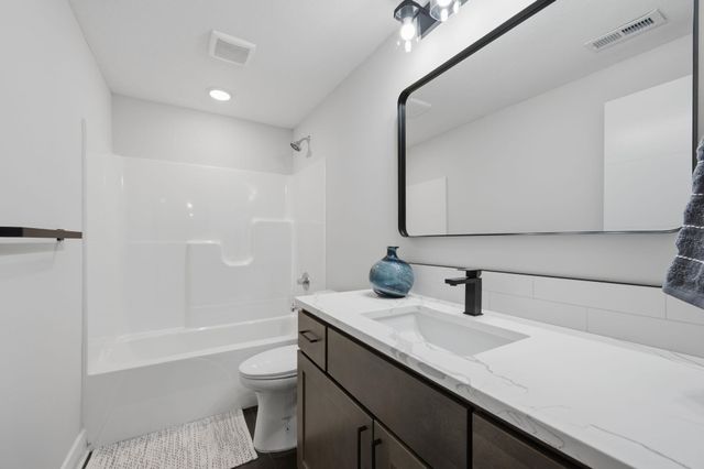 8231 E Summerside Pl, Bel Aire, KS 67226