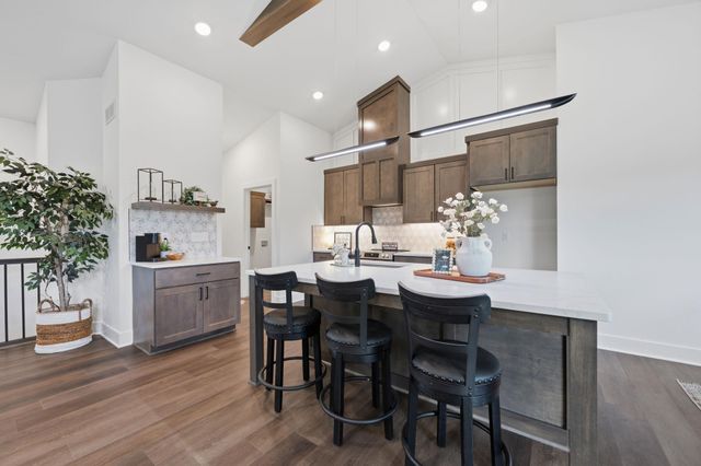 8231 E Summerside Pl, Bel Aire, KS 67226