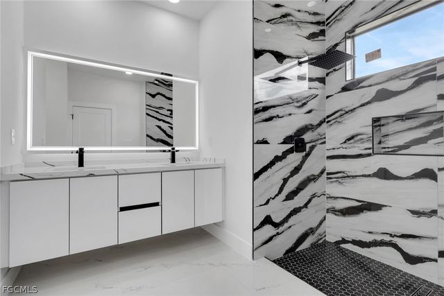 2800 NE 4th PL, Cape Coral, FL 33909