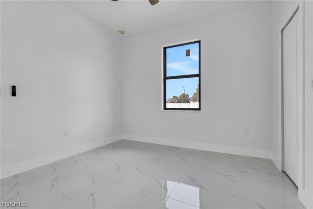 2800 NE 4th PL, Cape Coral, FL 33909