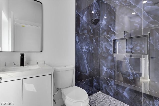 2800 NE 4th PL, Cape Coral, FL 33909