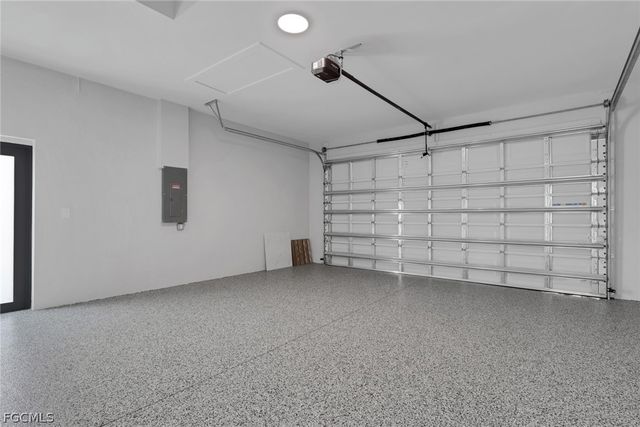 2800 NE 4th PL, Cape Coral, FL 33909