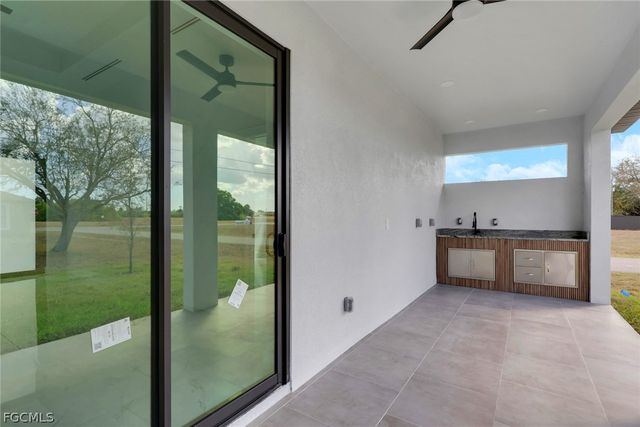 2800 NE 4th PL, Cape Coral, FL 33909