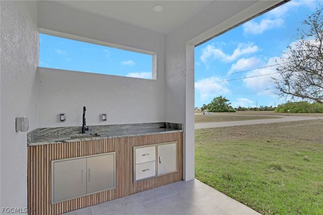 2800 NE 4th PL, Cape Coral, FL 33909