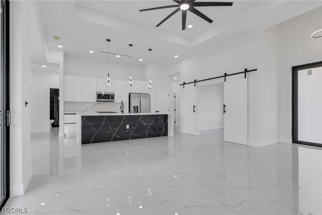 2800 NE 4th PL, Cape Coral, FL 33909