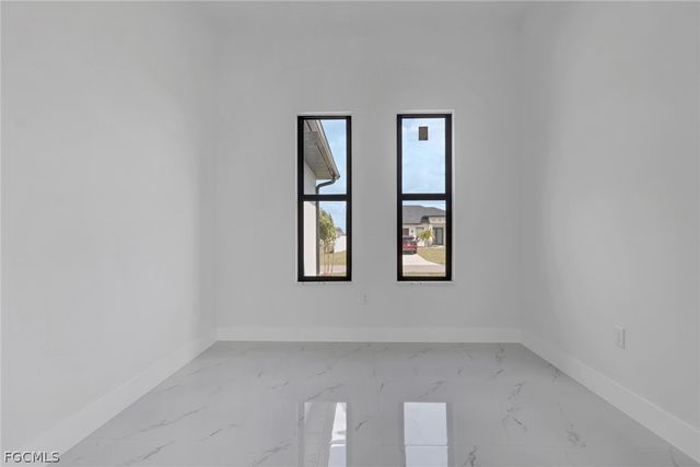 2800 NE 4th PL, Cape Coral, FL 33909