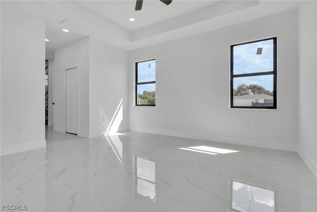 2800 NE 4th PL, Cape Coral, FL 33909