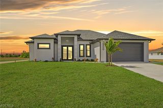 2800 NE 4th PL, Cape Coral, FL 33909
