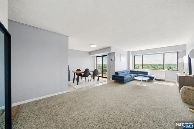 150 Overlook Avenue 8D, Hackensack, NJ 07601