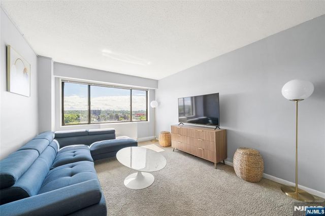 150 Overlook Avenue 8D, Hackensack, NJ 07601