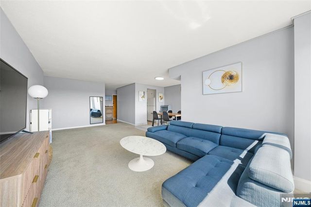 150 Overlook Avenue 8D, Hackensack, NJ 07601