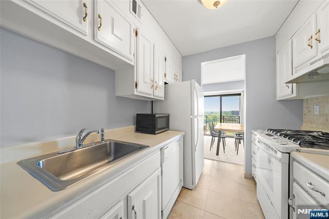 150 Overlook Avenue 8D, Hackensack, NJ 07601