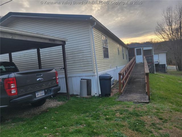 1010 Kanawha Street, Hansford, WV 25103