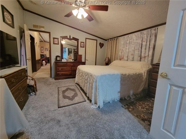 1010 Kanawha Street, Hansford, WV 25103