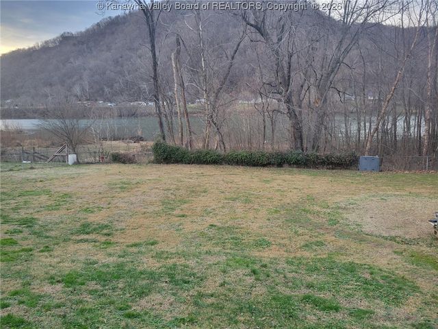 1010 Kanawha Street, Hansford, WV 25103