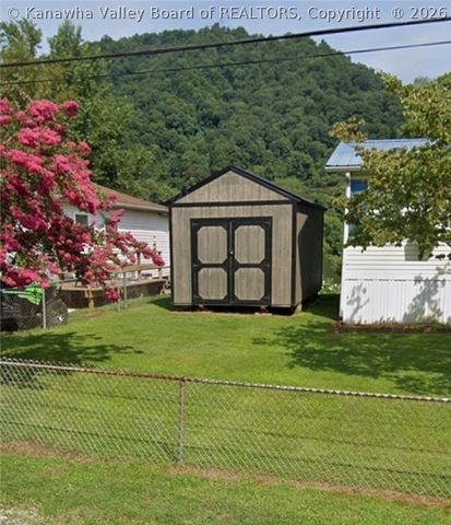 1010 Kanawha Street, Hansford, WV 25103