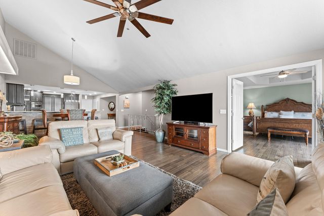201 Point Seven Road 8, Kimberling City, MO 65686