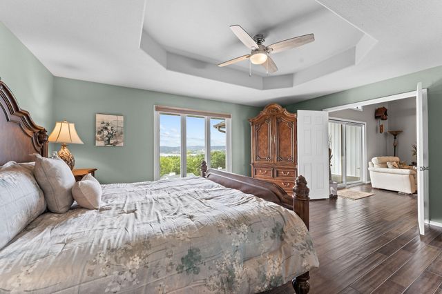 201 Point Seven Road 8, Kimberling City, MO 65686