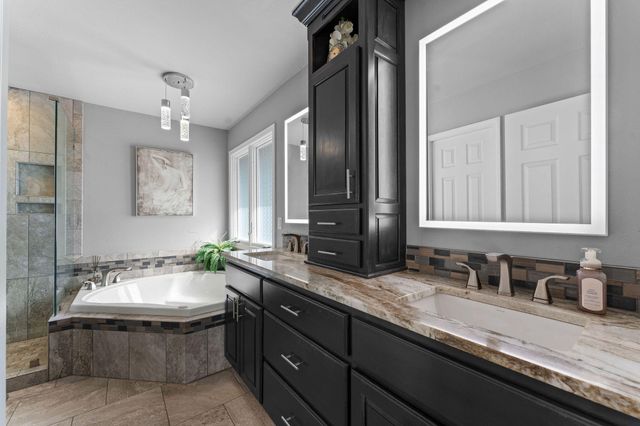 201 Point Seven Road 8, Kimberling City, MO 65686