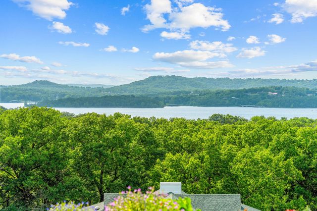 201 Point Seven Road 8, Kimberling City, MO 65686
