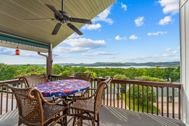 201 Point Seven Road 8, Kimberling City, MO 65686