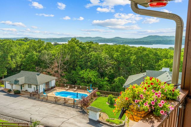 201 Point Seven Road 8, Kimberling City, MO 65686