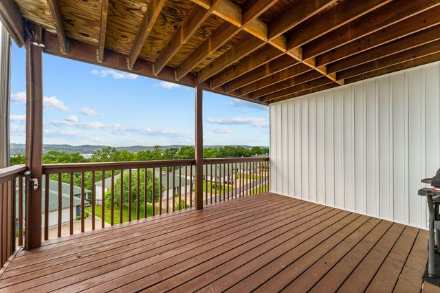 201 Point Seven Road 8, Kimberling City, MO 65686
