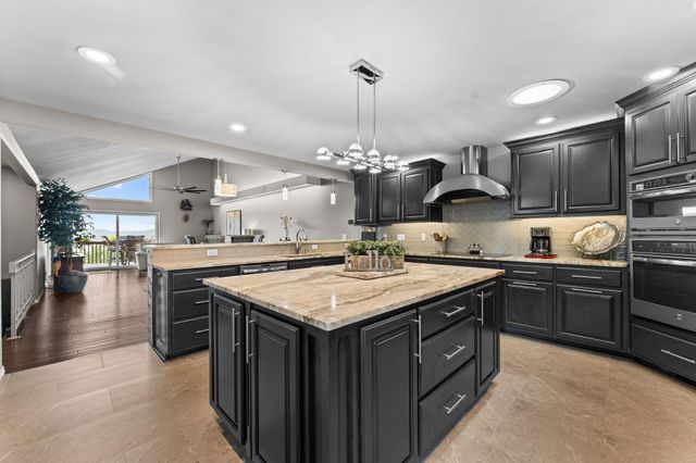 201 Point Seven Road 8, Kimberling City, MO 65686