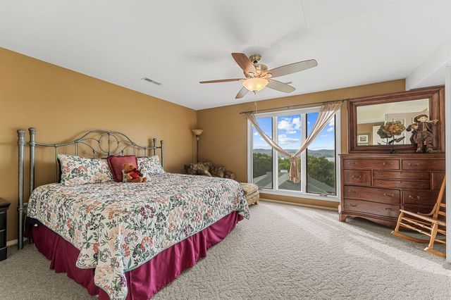 201 Point Seven Road 8, Kimberling City, MO 65686