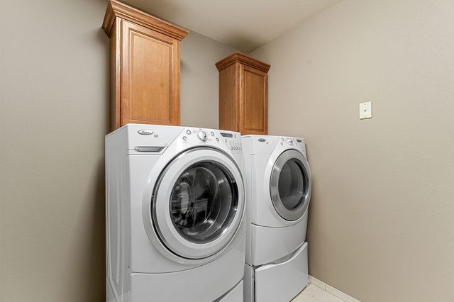 201 Point Seven Road 8, Kimberling City, MO 65686