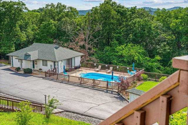 201 Point Seven Road 8, Kimberling City, MO 65686