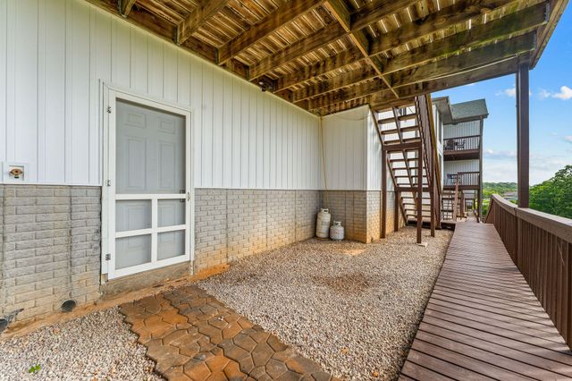 201 Point Seven Road 8, Kimberling City, MO 65686