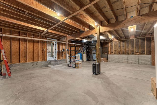 201 Point Seven Road 8, Kimberling City, MO 65686