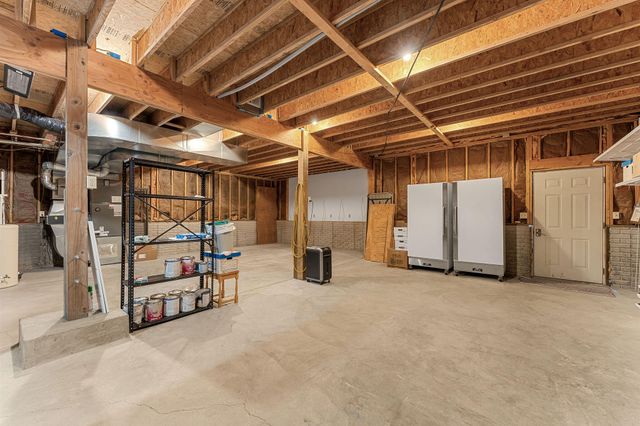 201 Point Seven Road 8, Kimberling City, MO 65686