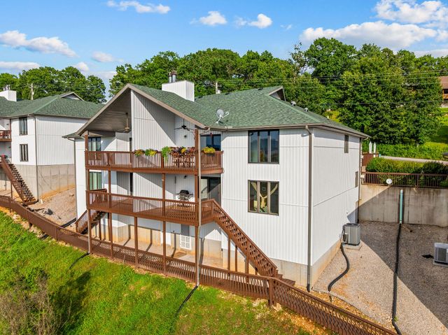201 Point Seven Road 8, Kimberling City, MO 65686