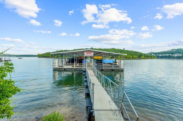 201 Point Seven Road 8, Kimberling City, MO 65686