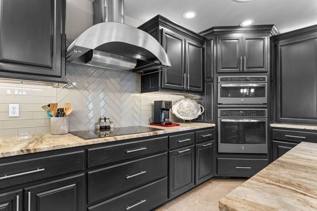 201 Point Seven Road 8, Kimberling City, MO 65686