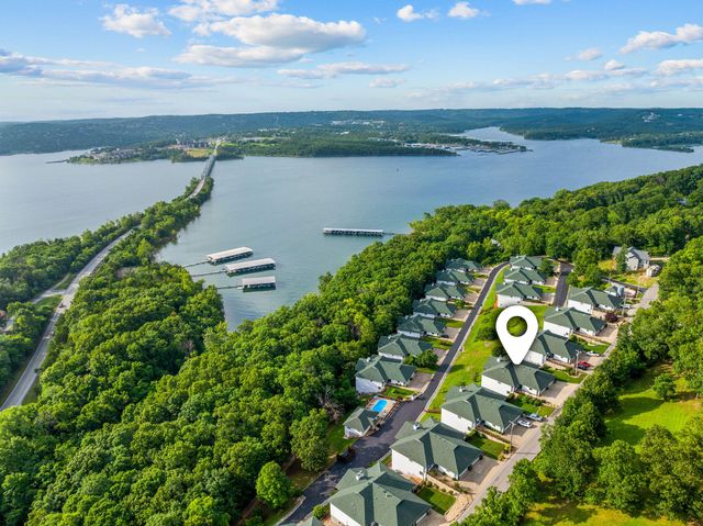 201 Point Seven Road 8, Kimberling City, MO 65686