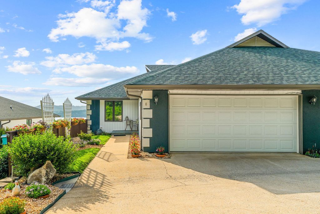 201 Point Seven Road 8, Kimberling City, MO 65686